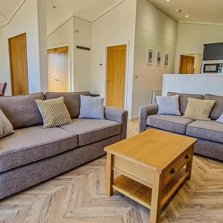 2 Bed In Oc-j32822 *