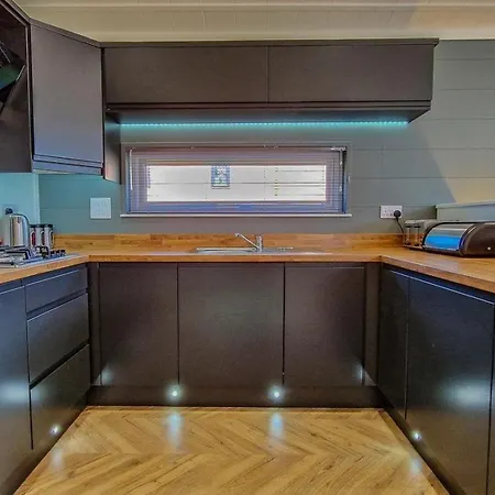 2 Bed In Oc-j32822