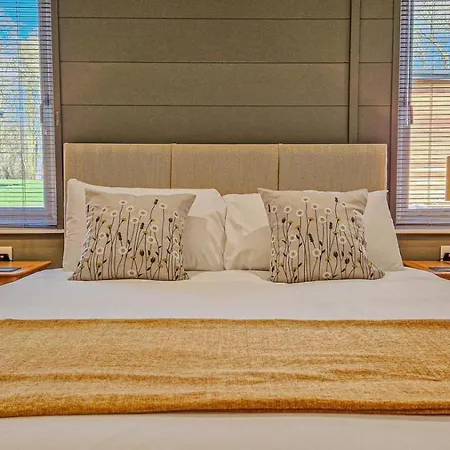 Lodge 2 Bed In Oc-j32822 *